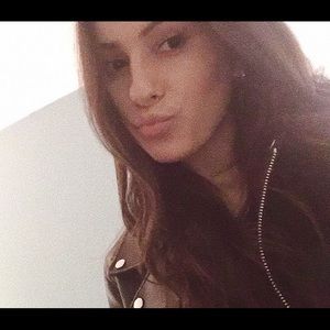 Meet your Posher, Dana